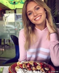 Когда-то на фишках кто-то это фото выкладывал. Очень нравится. Кто нить знает кто это?