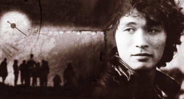 ... кто-то Станет стеной, а кто-то плечом, Под которым дрогнет стена...