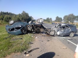 сейчас при аварии, столько хлама и мусора вокруг из пластика, да и машины какие то картонные