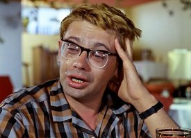 В Великобритании на деревьях закрепили шипы, чтобы птицы не гадили на припаркованные автомобили