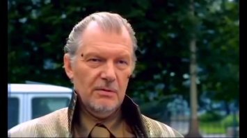 Человек-эльф Луис Падрон показывает результаты своих последних операций