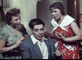 Возьму на себя наглость поправить, на вашем кадре к фильму "Мы с вами где-то встречались" её нет.