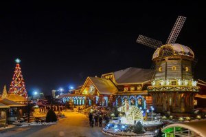 Погода в Нью-Йорке. 
Сегодня
21 дек.
днём+2 
ночью0 
Ясно
Пт
22 дек.
+9 
+7 
Небольшой дождь
Сб
23 дек.
+9 
+2 
Дождь
Вс
24 дек.
+4 
+2 
Пасмурно
Пн
25 дек.
+2 
 3 
Облачно с прояснениями
Вт
26 дек.
 1 
 3 
Облачно с прояснениями
Ср
27 дек.
 1 
 4 
Облачно с прояснениями
Чт
28 дек.
0 
 3 
Пасмурно
Пт
29 дек.
 4 
 7 
Облачно с прояснениями
Сб
30 дек.
 3 
 4 
 Меняется почти, как у нас.
А красиво везде, но каждый хвалит своё.
Моя Рига: