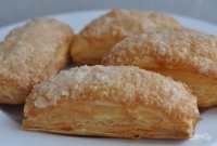 Обращаю внимание, что если вилкой не накалывать, то будет нечто вроде этого 
Естественно, на такие "ложки" положить будет уже ничего невозможно
Автор рецепта судя по всему уже на этом обжигался :)