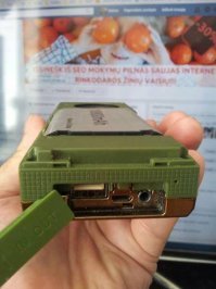 А у меня такой вот внешний аккумулятор с телефоном в придачу.