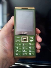 А у меня такой вот внешний аккумулятор с телефоном в придачу.