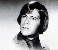 Брюс в молодые годы был не так уж и лыс