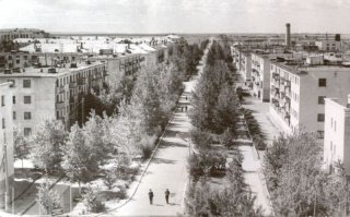 а  сколько  еще   -заброшенных и  разворованных  военных  городков, "гордо" именуемых теперь городами  призраками . 
Чаган.Семипалатинск-4