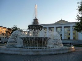 ДК Машиностроителей, Узловая, Тульская область;
Дворец культуры НЛМК, Липецк;
город Навашино, Нижегородская область;
г. Верхняя Салда, Свердловская область, Дворец культуры имени Г.Д.Агаркова.
Здания - близнецы-братья. Хоть и сохранились по-разному