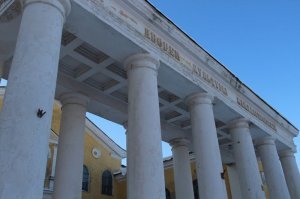 ДК Машиностроителей, Узловая, Тульская область;
Дворец культуры НЛМК, Липецк;
город Навашино, Нижегородская область;
г. Верхняя Салда, Свердловская область, Дворец культуры имени Г.Д.Агаркова.
Здания - близнецы-братья. Хоть и сохранились по-разному