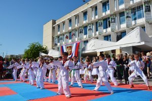 Севастополь. Дом Культуры рыбаков в советское время.  И сейчас,  правда называется по другому - Культурно-информационный центр.