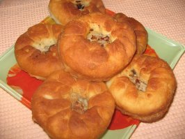 Ну да конечно, дожили... на фишках пирожок с мясом за беляш выдают. Ты бы ещё жаренные пельмени выложил. Поучи татар беляши делать, умник!!!