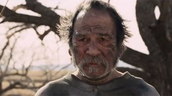 Фильм-драма 2014 года как режиссёра, так и исполнителя главной роли Томми Ли Джонса "Местный".