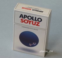 "Союз Аполлон"   сигареты, выпущенные в СССР по случаю совместного советско-американского полёта космических кораблей "Союз" и "Аполлон" в 1975 году со знаменитым вирджинским табаком от американской компании Philip Morris, сигареты выпускались на московской фабрике "Ява". Пачка была жесткая, стоила 1 руб. (в 1975 году!), качество было супер. Выпускались до 1980 года. 
Производство сигарет возобновилось в 1995 году, в мягких пачках, на Краснодарской табачной фабрике, но это было совсем не то... Потом попадались даже какие-то бразильские "Союз Аполлон", тоже гуано по сравнению с первыми.