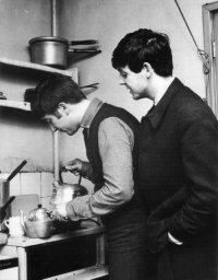 А это "Битлз" (!) на суперсовременной кухне.