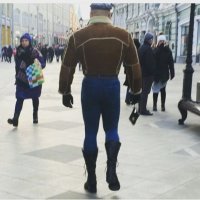 А еще говорят, что шубу в трусы неудобно заправлять