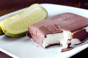 Салат с авокадо и беконом