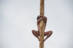 "Так один из пациентов сломал пенис об бетонный столб" - В дырку не попал.