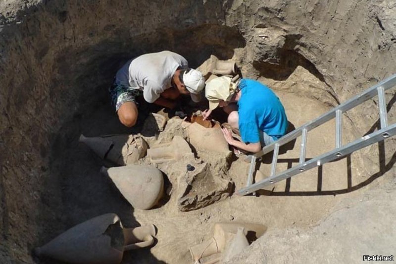 Исторический кадр: археологи на раскопках шумеро-аккадского города, извлекают манускрипт с байкой про пердёж.