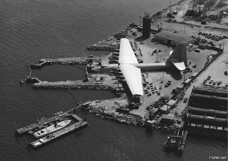 Хьюз H-4 Геркулес (англ. Hughes H-4 Hercules)   транспортная деревянная летающая лодка, разработанная американской фирмой Hughes Aircraft под руководством Говарда Хьюза. Этот 136-тонный самолёт, первоначально обозначенный как НК-1 и получивший неофициальное прозвище Spruce Goose (амер. "Щёголь", "Пижон"), был самой большой когда-либо построенной летающей лодкой, а размах его крыла и поныне остаётся рекордным   98 метров. Он был предназначен для транспортировки 750 солдат при полном снаряжении.