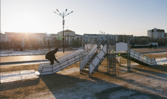 А эта горка для малышей .Чита центральная площадь.