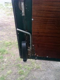 Я вот так сделал себе, ещё собираюсь врезной замок вставить :).