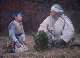 Был фильм такой,где дед то ж пи_здюку утяжелители на ноги повесил(ну што б не с_ебался,наверное)