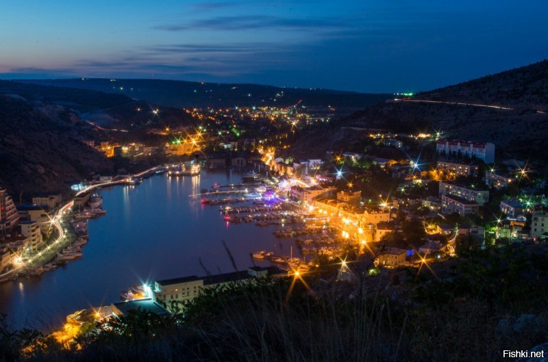 Фото по порядку. 1 Вид на Коктебель с горы Волошина, 2 Балаклава, 3 Спуск на пляж мыса Фиолент, 4, 5 Херсонес, 6 Айпетри( фото 2014го года,слышал, что все эти кафе в этом году снесли, не знаю правда это или нет) 7 Дача Стамболи в Феодосии 8 Долина Приведений