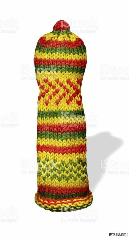 Девушка связала для домашней змеи восхитительный рождественский свитер