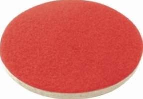 Я потом несколько раз промазываю льняным маслом с перерывами на впитывание (обычно после одного прохода оставляю до следующего дня). В идеале стоит обрабатывать пока не перестанет впитывать.
Всё делается в теплую погоду или в теплом помещении. Недели за две льнянка обычно уже нормально  полимеризуется.
После пропитывания всплывают огрехи шлифовки - поверхность становится шероховатой. Это убирается повторной шлифовкой после полной полимеризации масла.
Финишная шлифовка делается войлоком (на фотографии диск повернут нерабочей стороной вверх)