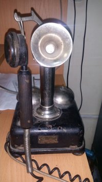 какое старьё, с номеронабирателем. на моём уже стоит голосовой помощник АЛИСА!!!