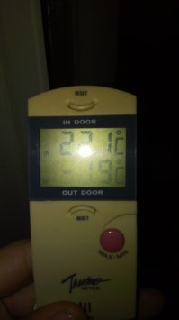 Волгоградская об Волжский 31.12.17 19:25 На фото с термометра в верху дома 22.1 на улице -1.9