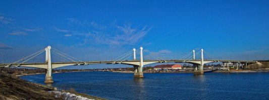 Самый маленький мост через Волгу, в деревне Волговерховье Тверской области и самый длинный мост через Волгу в Тверской области в г. Кимры.
