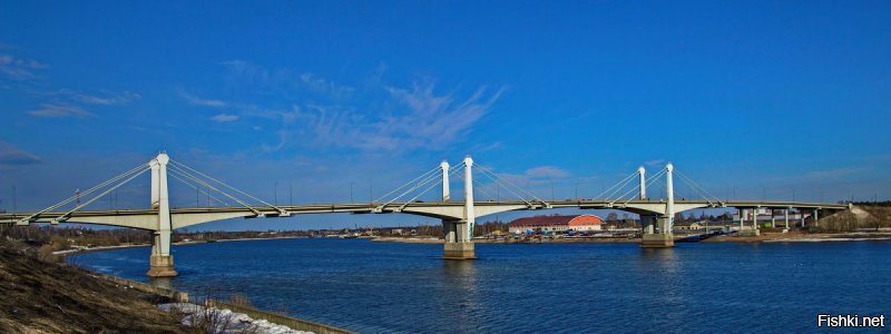 Самый маленький мост через Волгу, в деревне Волговерховье Тверской области и самый длинный мост через Волгу в Тверской области в г. Кимры.