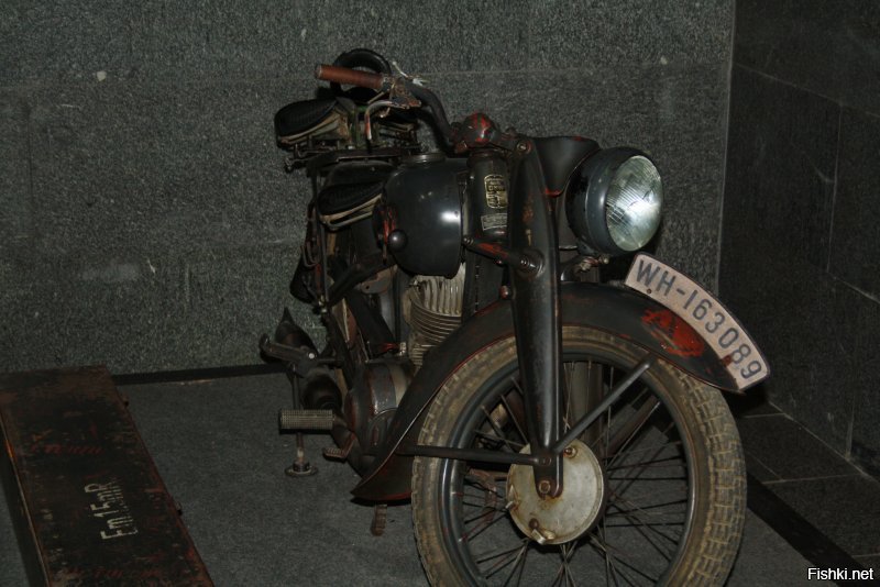 автор, ну и зря, что не был в музее) фотки (февраль 2012) мои, не ругайте криворучку)