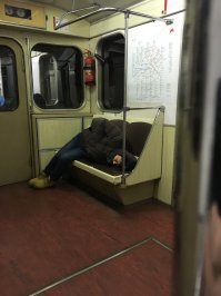 Метро 1 января 2018 в 8:20 ехал. Писец, гости столицы, чуть ли не в каждом вагоне спали.