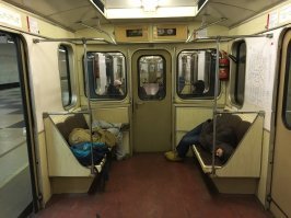 Метро 1 января 2018 в 8:20 ехал. Писец, гости столицы, чуть ли не в каждом вагоне спали.