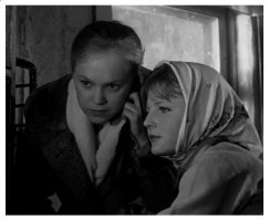 Сельская почтальон из фильма Неподсуден засветилась еще в 1969 году. Милая и добрая. Почему Стриженов выбрал не ее, а подругу - коллегу по работе? И увез в Москву. До сих пор не пойму... (это я про сюжет фильма).