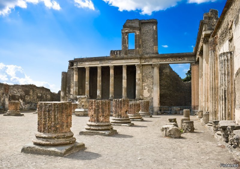 дополню пост . Помпеи -город заброшен почти 2 тыс.лет назад.