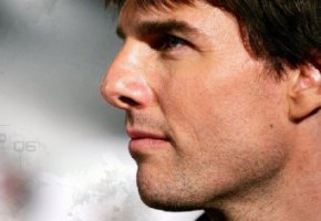 Не пойму, почему Тома Круза считают красавчиком. Анфас еще ничего, а вот стоит чуть-чуть развернуться, так у него такой уродливый  нос! Похож на попугая.