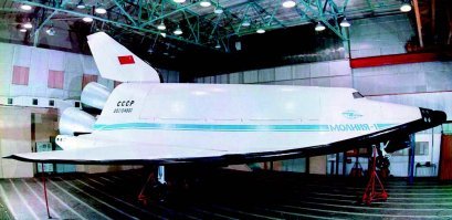 Слизан? Это только китайцы тырят всё, что плохо лежит...
Dream Chaser вполне себе честно куплен у НПО "Молния" в тяжёлые времена, если быть справедливее.
При этом МАКС не отдали, хоть где-то мудрости хватило...