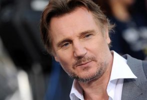 Лиам Нисон.