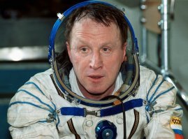 Присоединяясь к поздравлениям, не могу не напомнить и об этом факте его жизни из начала нулевых:
Из одного интервью с актером:
"Владимир Александрович, насколько я знаю, вам было уже за пятьдесят, когда вы согласились на предложение режиссёра Юрия Кары отправиться в космос для съёмок в фильме. Проект, к сожалению, не состоялся, но подготовка к нему была более чем серьёзной. Как вы вообще на это решились?
Мне был интересен сам факт подготовки к полёту. Я допускал мысль, что до реальных съёмок в космосе дело не дойдёт, но мне это было не важно. Очень хотелось испытать себя, пройти настоящую подготовку в Звёздном городке по программе  Космонавт-исследователь ."(Скопировано с