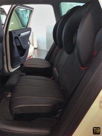 На мой взгляд человека, проживающего в другой стране, имеющего машину, 3 детей и много путешествующего. При чем дети всегда с нами. Так вот, все это от общего пофигительского отношения и неуважения к друг друг. При чем как бы смешно не было, но начиная с власти, законов, контроля и уважения тех самых законов. 
Не хочу тут хвост пушить, но реально решение ведь простое. Сделать стандарты такси, как в Европе, которую так нелюбят. 
По закону ребёнок обязан быть пристегнут и в детском кресле. Все. Исполняя этот простой закон все эти ситуевины сходят на полнейший ноль. 
Вот так у нас, официальные такси по одним стандартам, без всяких дядь Вась в прокуренных део и прочем автопроме, где 6 летний ребёнок может с легкостью и незаметно ручку вырвать, бесхозно шатаюсь по сидению. 
С ребёнком, сидушки подняли и никаких проблем. Приехали, опустили.
Ну или неужели так дорого купить просто сидушку, у нас она копейки стоит, 15-20 евро. И места минимум занимает.  Ну это э твоя работа, ну неужели так трудно минимально уважать людей?
Я сама кондитер, да, клиенты разные бывают, со своим тараканами, но я не представляю, чтоб я работала на коленке, экономя на инвентаре и делая все абы как, лишь бы бабла срубить. Это в первую очередь неуважения себя и ты сам формируешь свою же клиентуру. Ну нормальный к тебе не пойдёт и не сядет и возить будешь одно быдло, одни хотят экономить, вторые срубить.