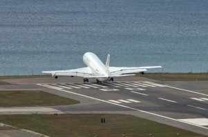 Ил-86  в Пхукете.   Очень жарко, кислорода мало