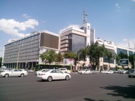 На фото Ташкент 2013 г. Очень много белых машин.