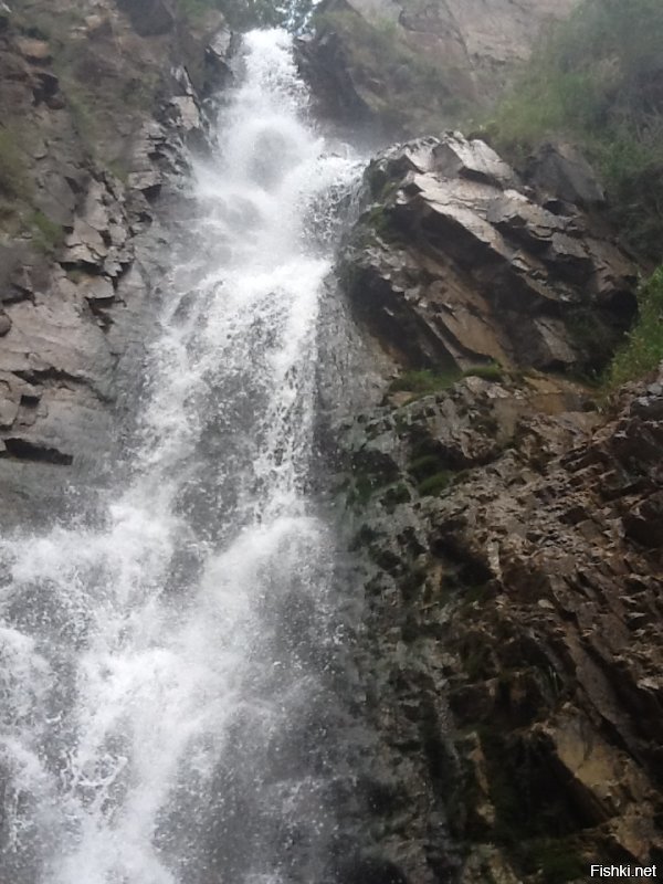 Казахстан. Алматинская область. Водопад в Тургеньском ущелье.