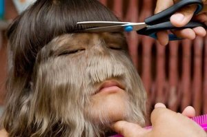 мне только чёлку подравнять