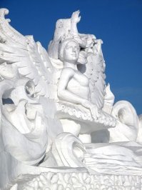 Вдохновляющие работы, созданные самой природой.
То есть, автор утверждает, что это, и остальные скульптуры создал не человек, а природа?