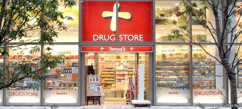 Ну да, drugs - наркотики, а drugstore - магазин наркотиков.